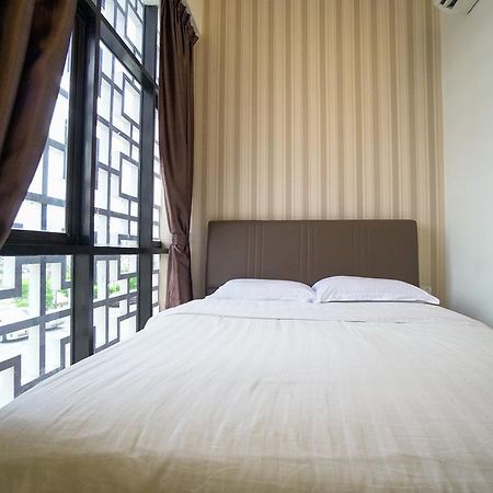 Crystal Garden Hotel - Seri Kembangan Exterior foto