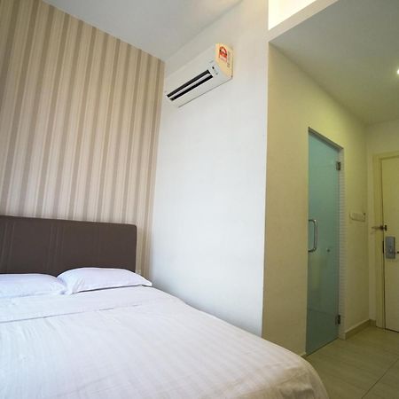 Crystal Garden Hotel - Seri Kembangan Exterior foto