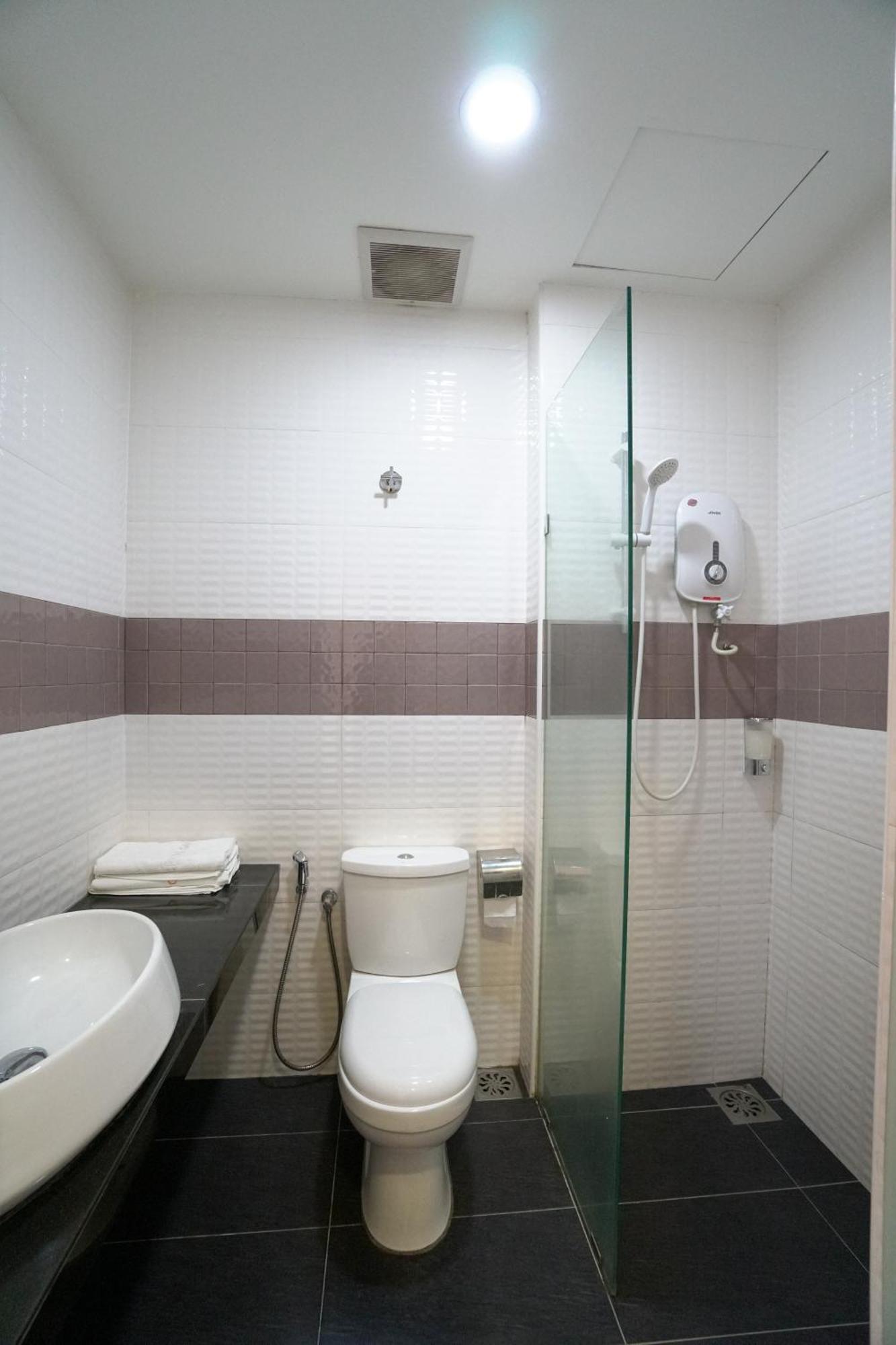 Crystal Garden Hotel - Seri Kembangan Habitación foto